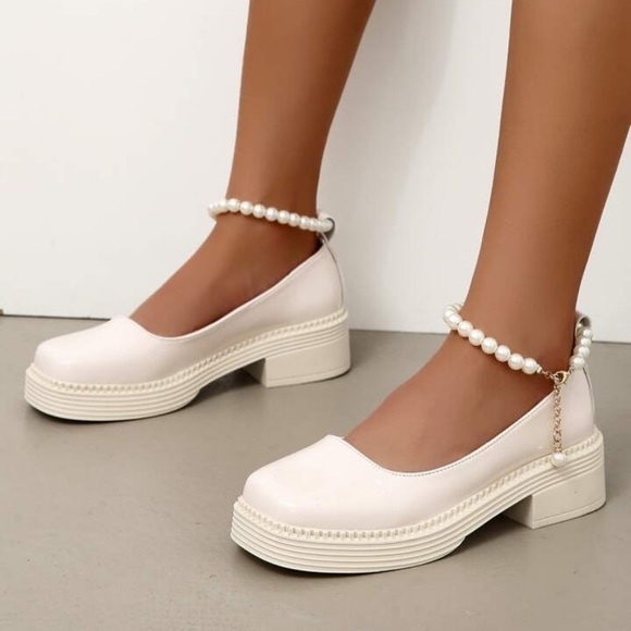 SHEIN Woman's Buckle Platform Wedge Chunky Court Heels in White Cream Size 9 - Picture 1 of 13